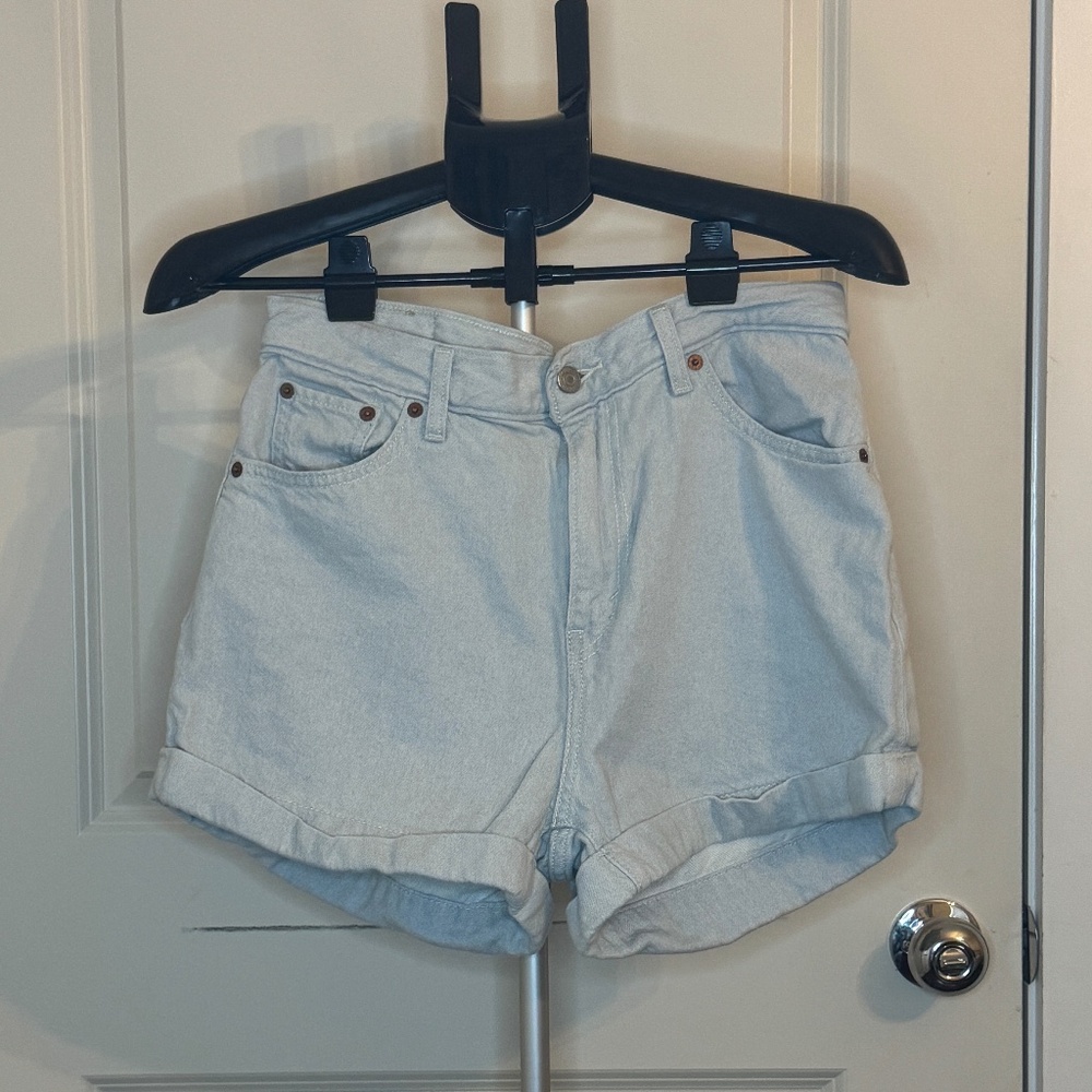Levi’s A-Line Mom Shorts – Light Wash Denim – Size 29